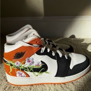 Nike Air Jordan 1 Mid Floral Embroidery Sneakers Youth 6Y Women’s 7.5